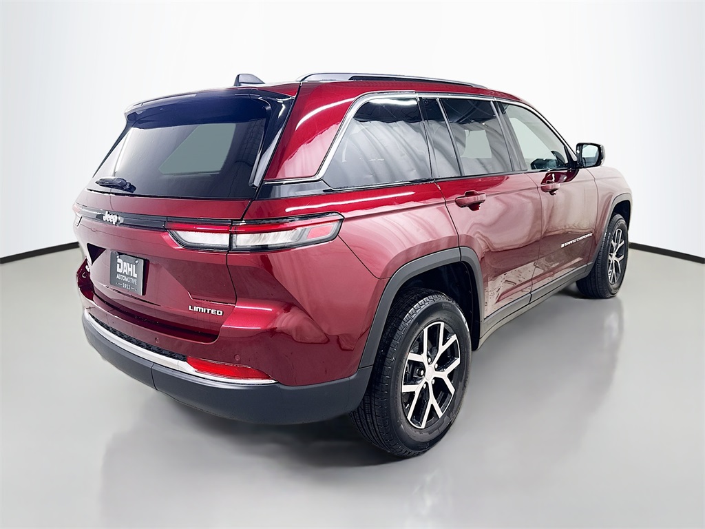 2025 Jeep Grand Cherokee Limited photo 3