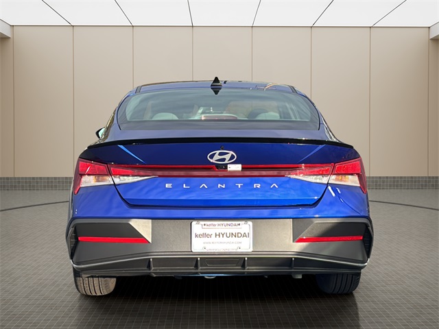 2025 Hyundai Elantra SEL Sport photo 4