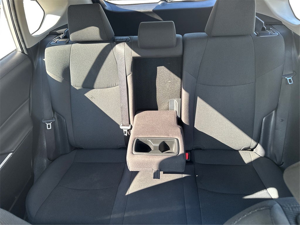 2021 Toyota RAV4 LE photo 12