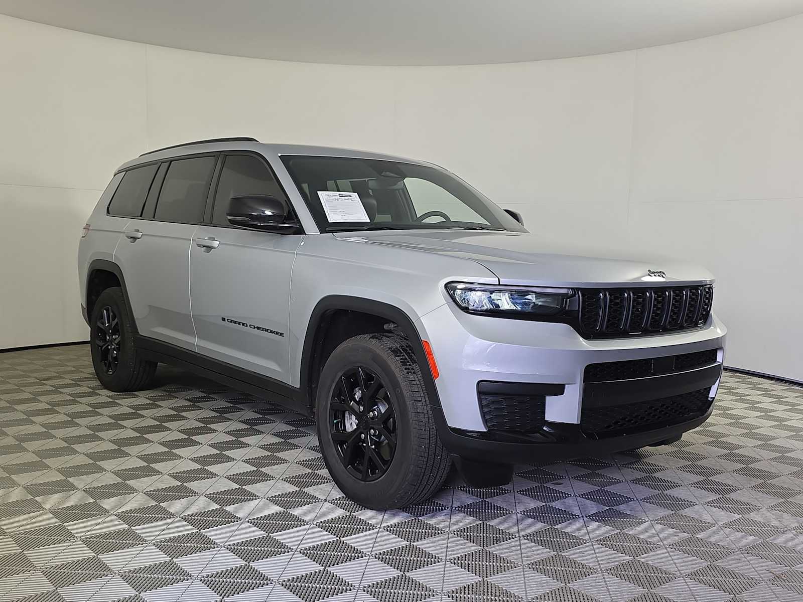 2024 Jeep Grand Cherokee L Altitude's photo