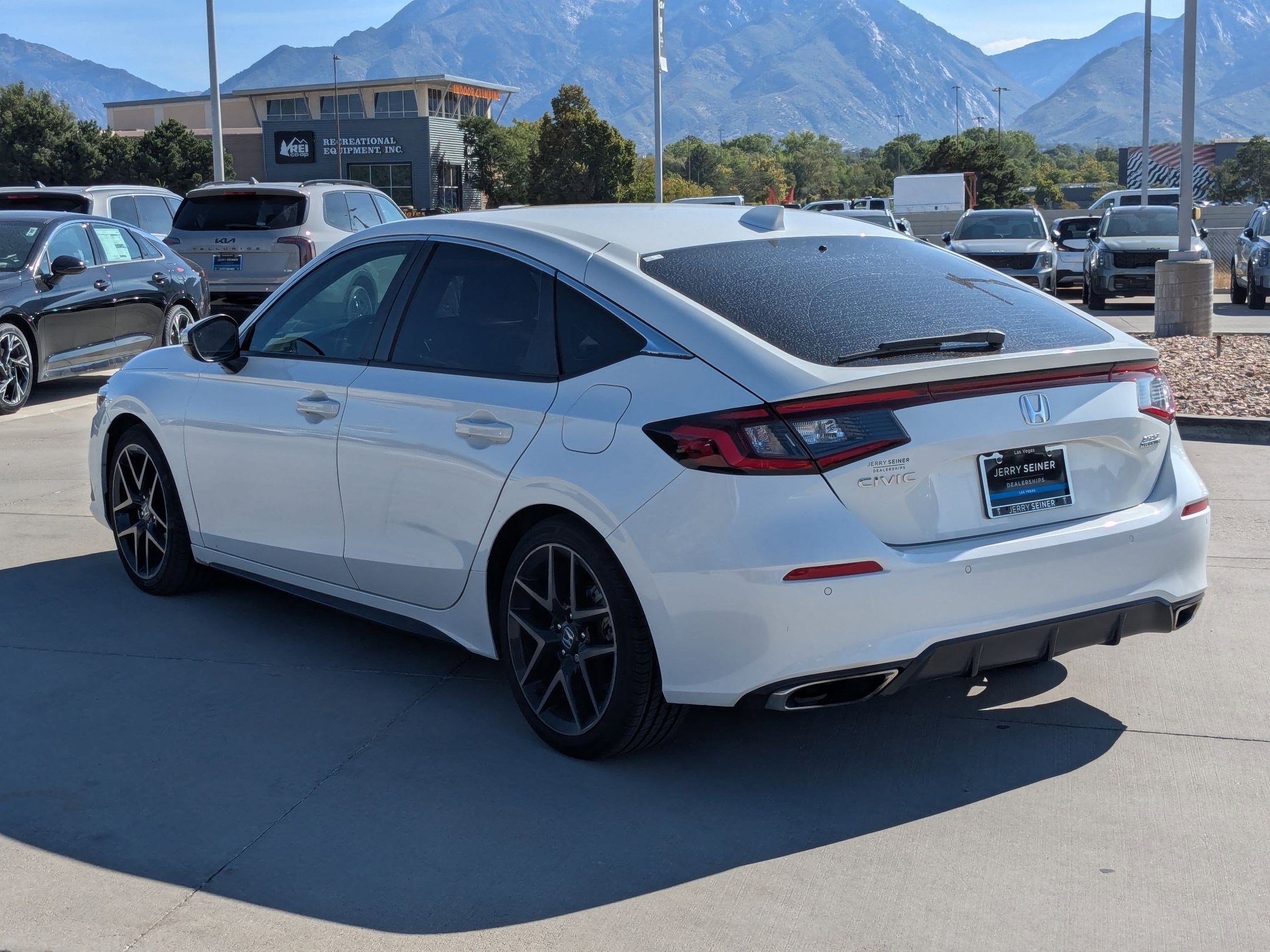 2022 Honda Civic Hatchback Sport Touring photo 3