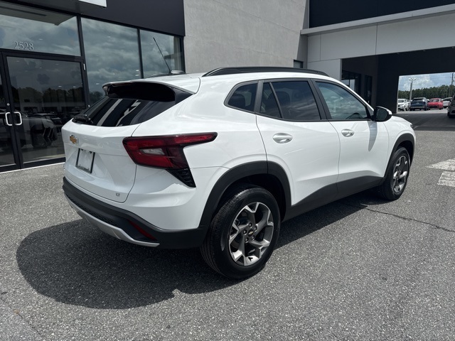 2025 Chevrolet Trax LT photo 4