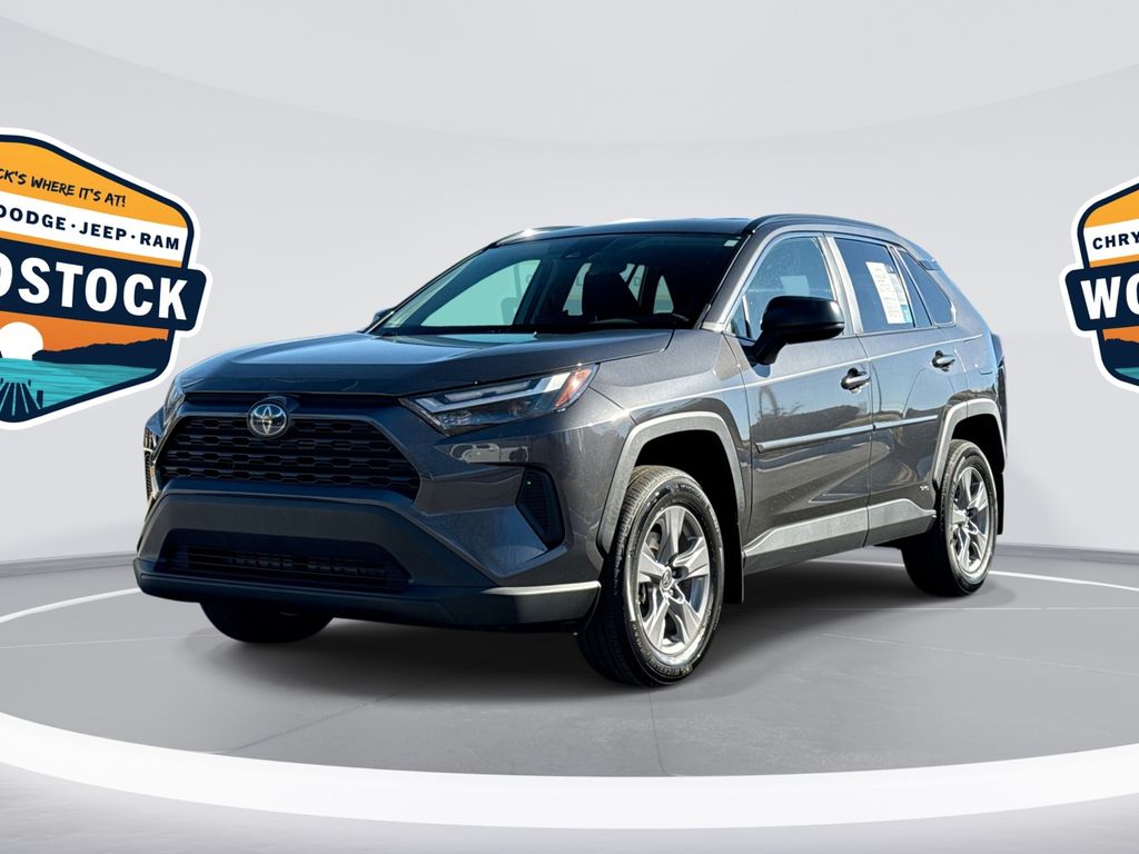 2023 Toyota RAV4 LE's photo