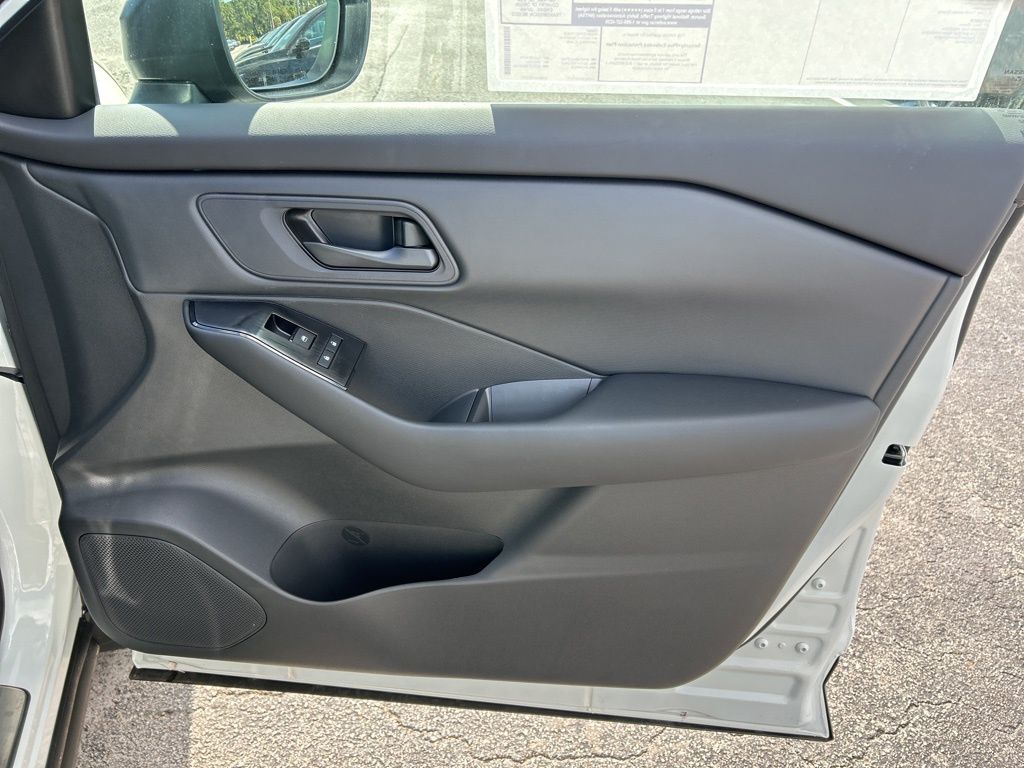 2025 Nissan Rogue S photo 35