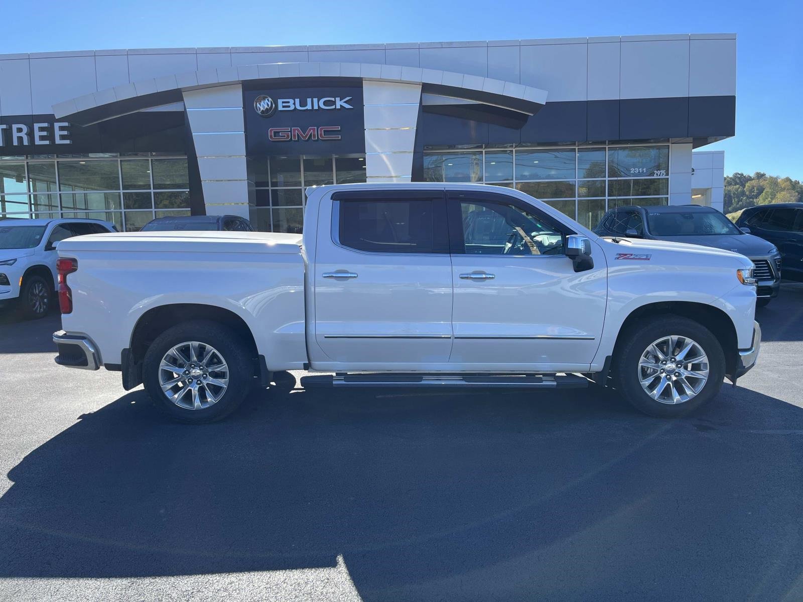 2020 Chevrolet Silverado 1500 LTZ photo 2