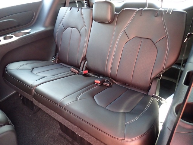 2026 Chrysler Pacifica photo 12