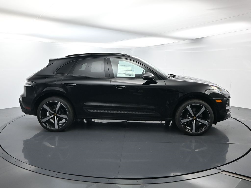 2026 Porsche Macan T photo 14