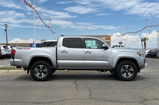 2019 Toyota Tacoma SR5 photo 2