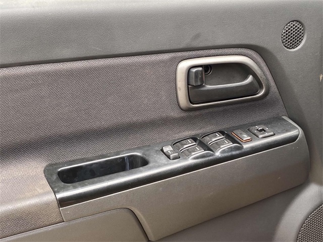 2005 Chevrolet Colorado LS photo 12