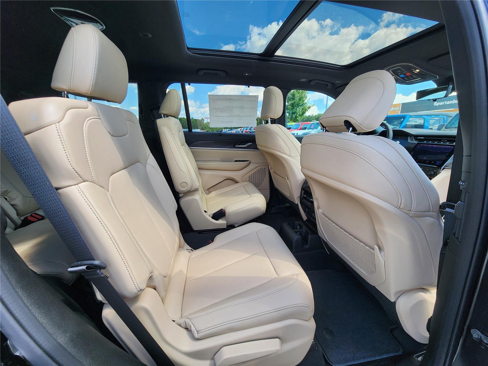 2025 Jeep Grand Cherokee Limited photo 4