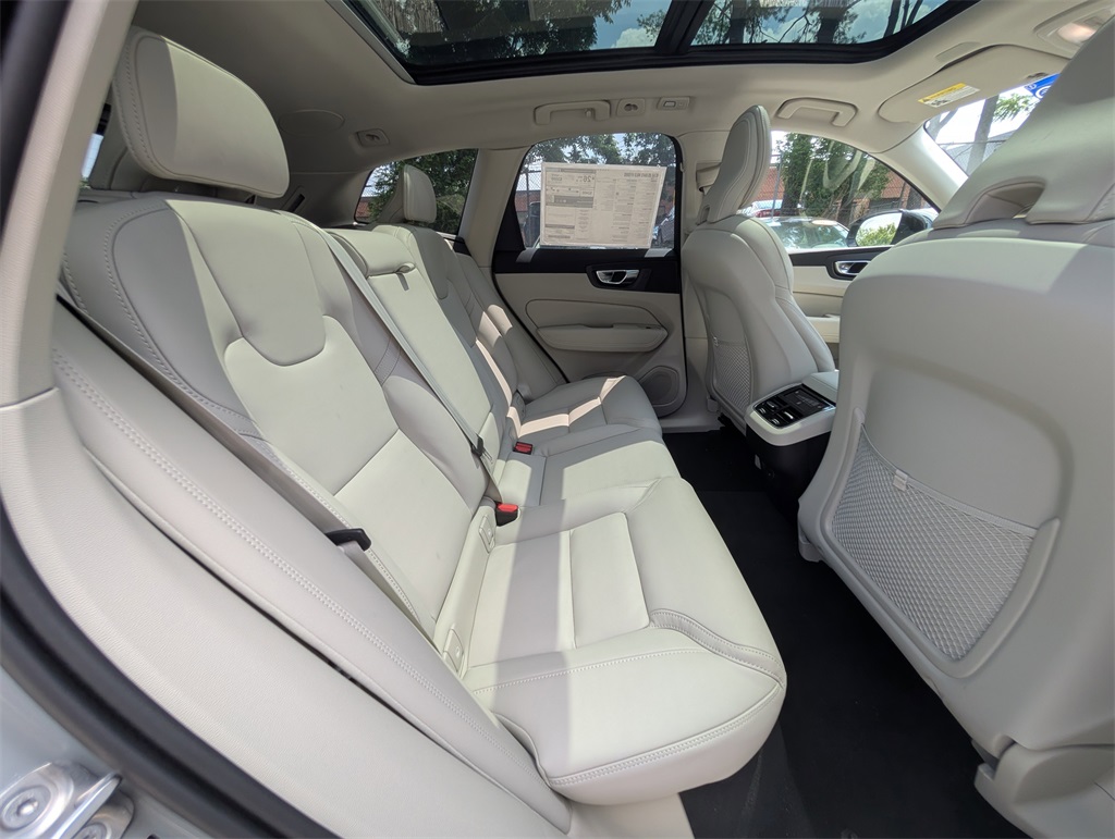 2026 Volvo XC60 B5 photo 3