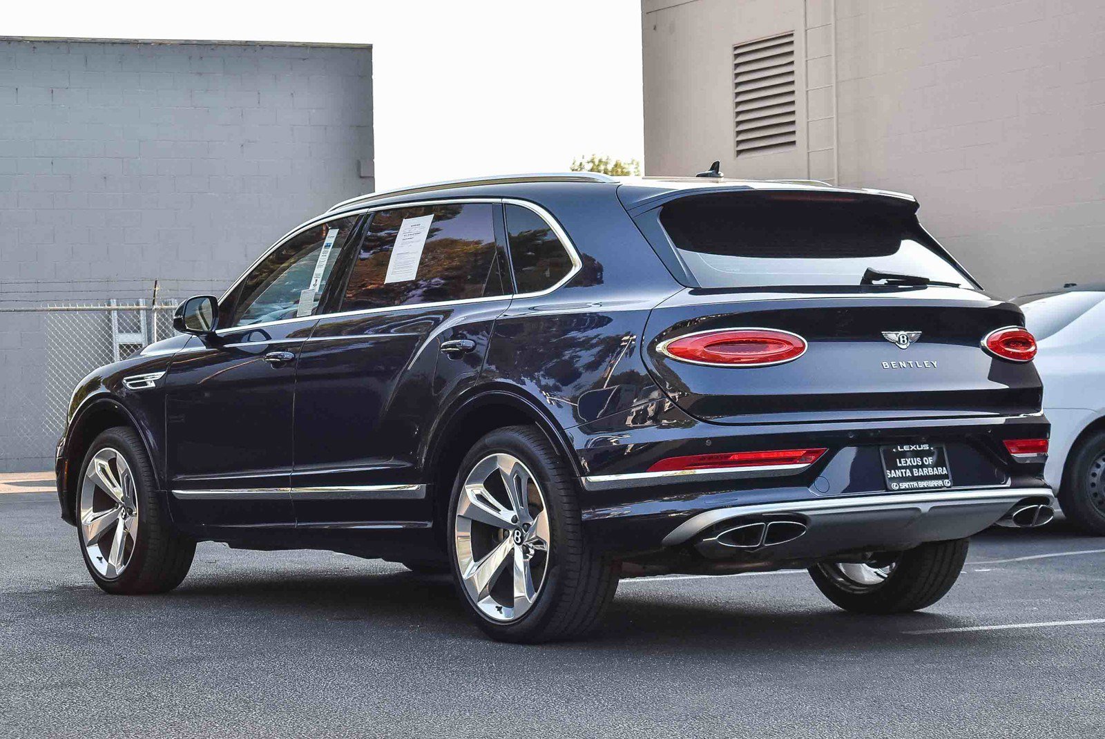 2023 Bentley Bentayga EWB Azure First Edition photo 4