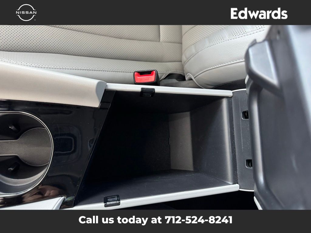 2024 Hyundai Elantra Limited photo 29