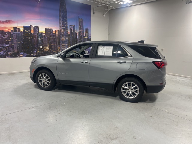 2024 Chevrolet Equinox LT photo 2