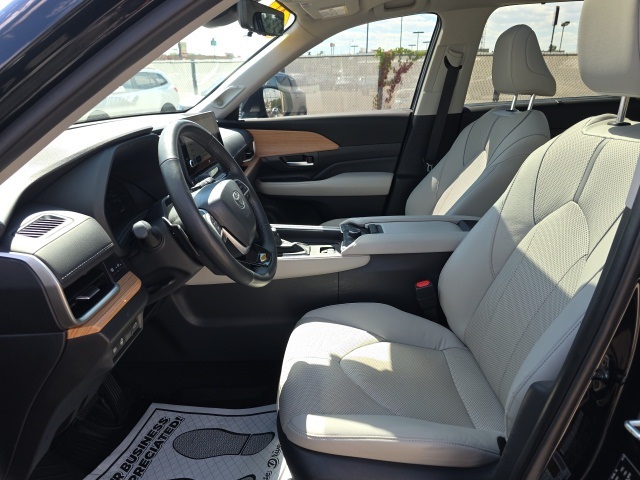 2024 Toyota Grand Highlander Platinum photo 11