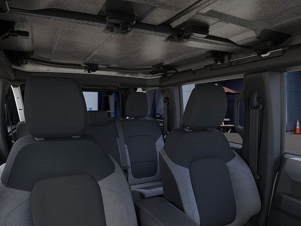 2025 Ford Bronco Base photo 10