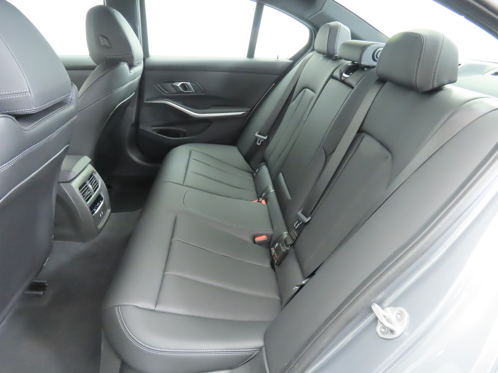 2025 Bmw 330i photo 21