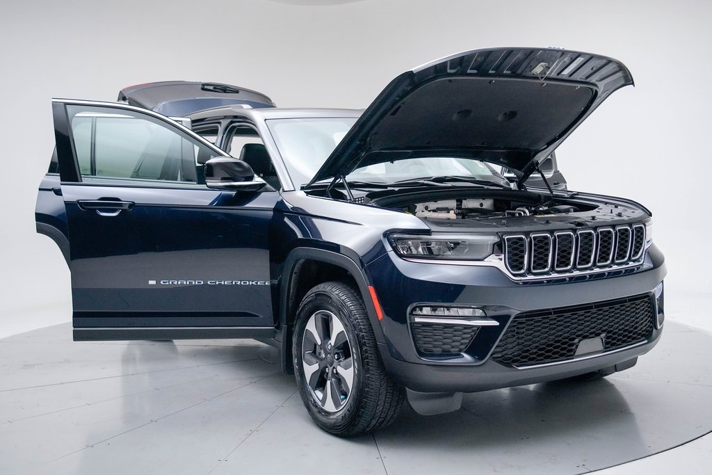 2022 Jeep Cherokee 4xe Base photo 28