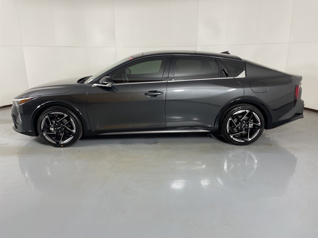 2025 Kia K4 GT-Line photo 3