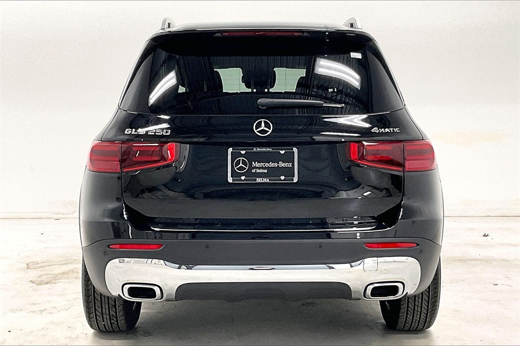 2025 Mercedes Benz GLB 250 4MATIC photo 3