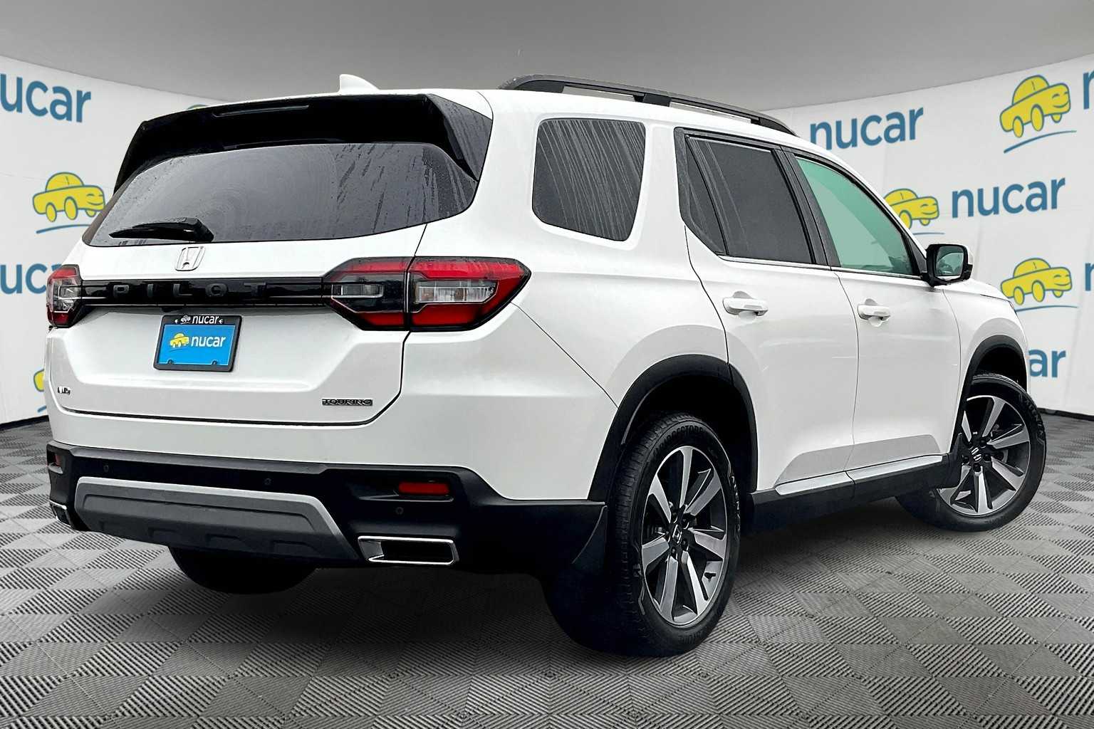 2023 Honda Pilot Touring photo 3