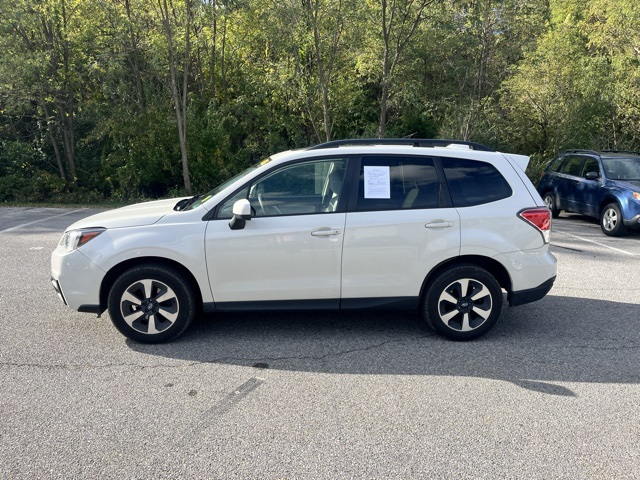 2017 Subaru Forester 2.5i Premium photo 3