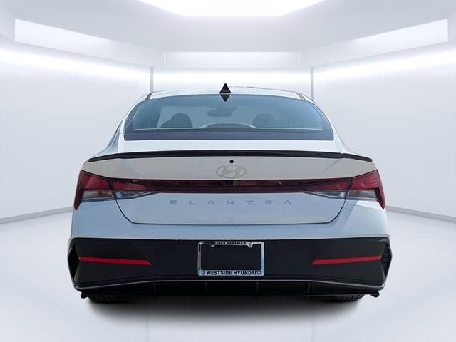 2025 Hyundai Elantra Hybrid Limited photo 4