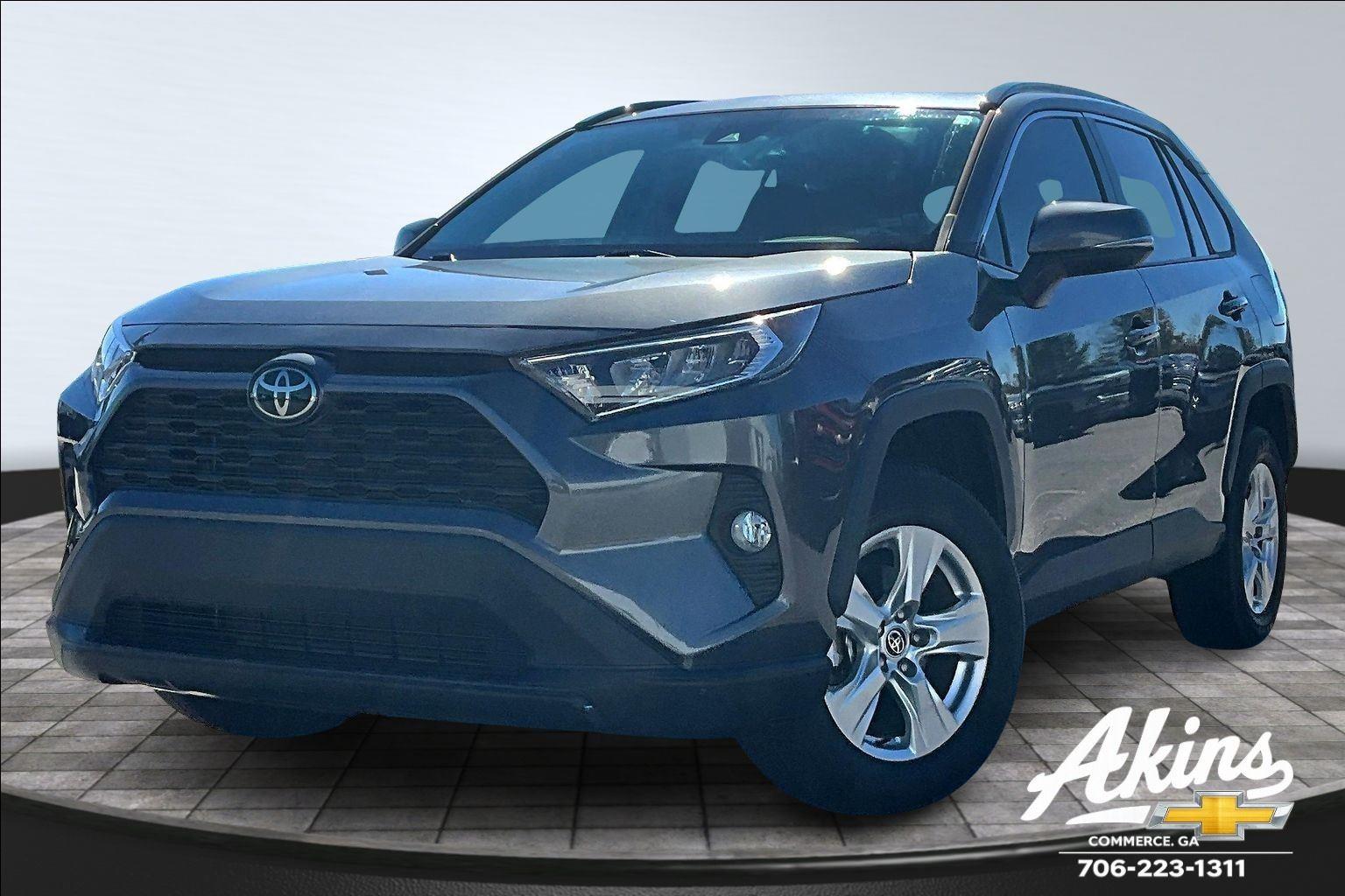 2021 Toyota RAV4 XLE's photo