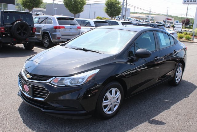 2017 Chevrolet Cruze LS photo 2