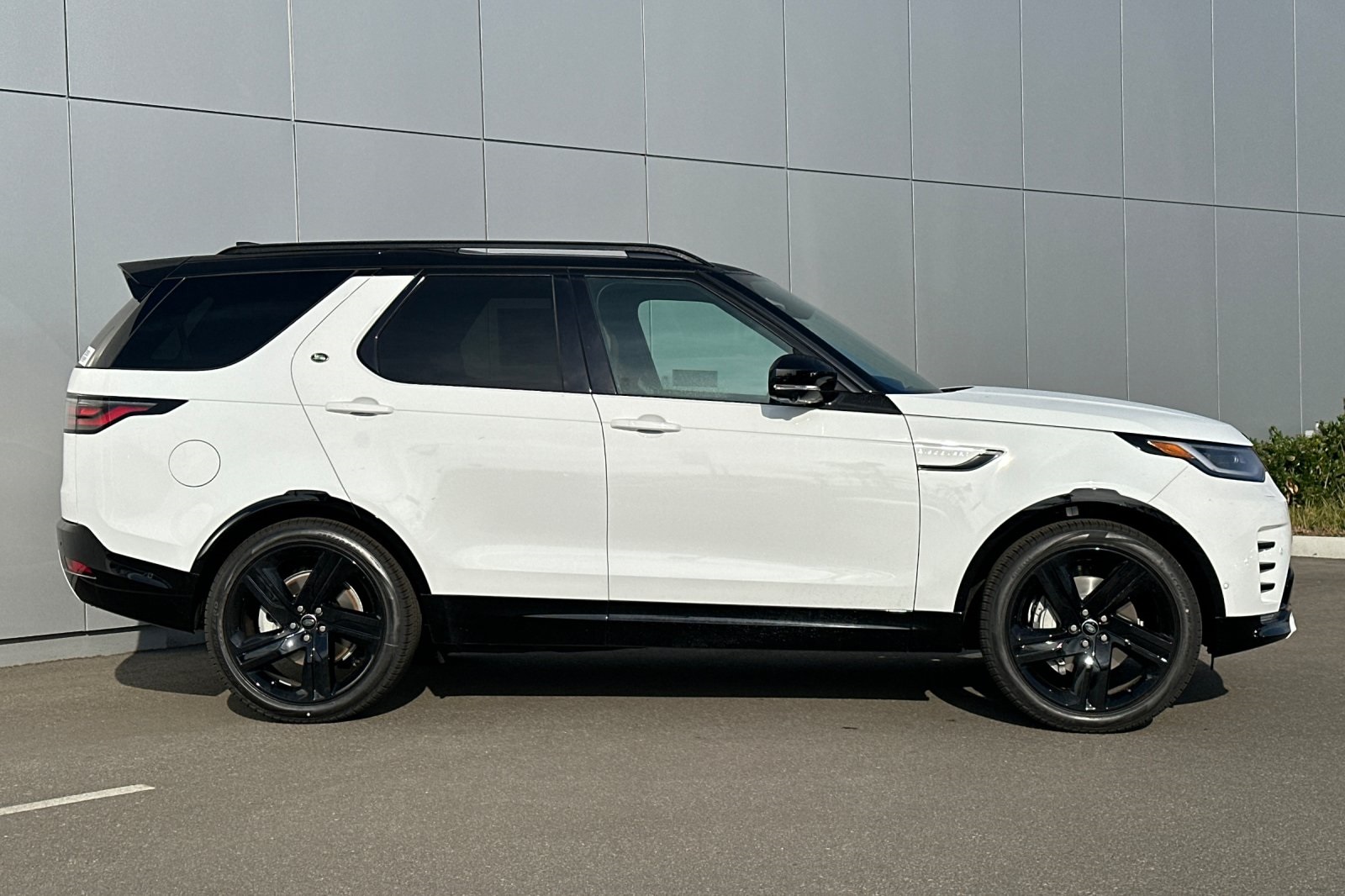 2025 Land Rover Discovery SE photo 4