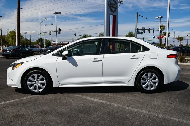 Used 2022 Toyota Corolla LE with VIN 5YFEPMAE0NP286092 for sale in Northfield, Minnesota