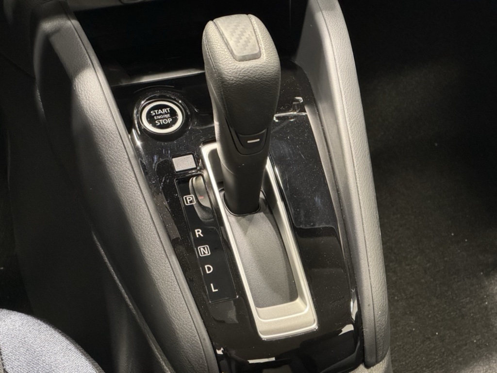 2025 Nissan Versa SV photo 10