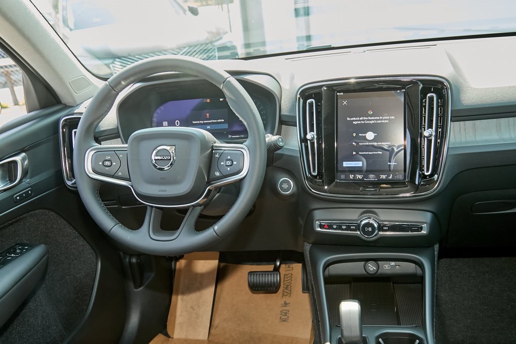 2026 VOLVO XC40 - Image 19