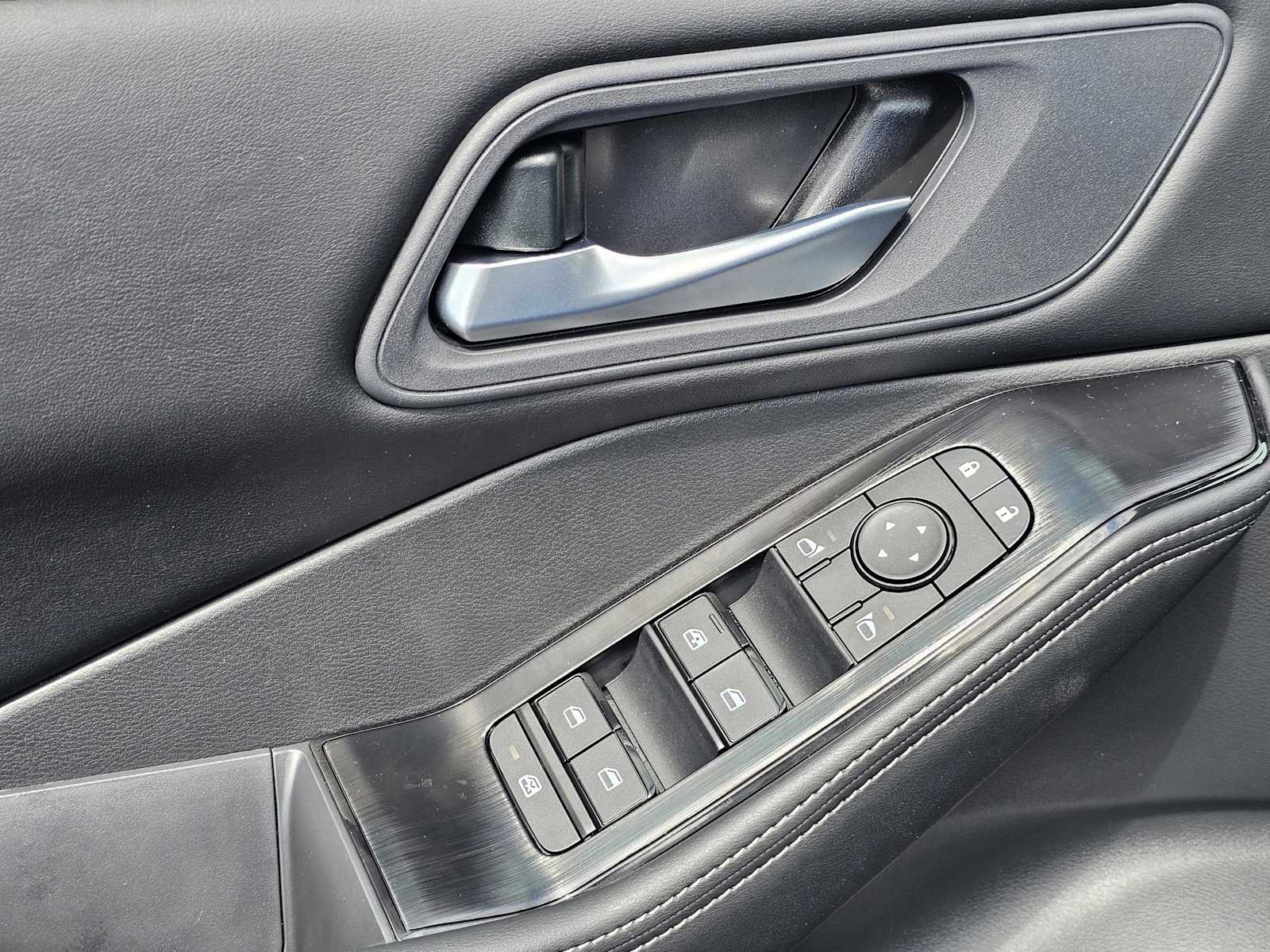 2026 Nissan Rogue SV photo 14