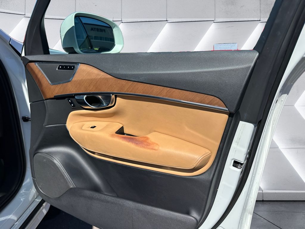 2017 Volvo XC90 T6 Inscription photo 15