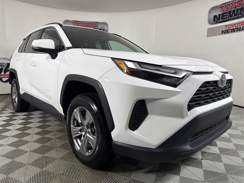 2024 Toyota RAV4 XLE's photo