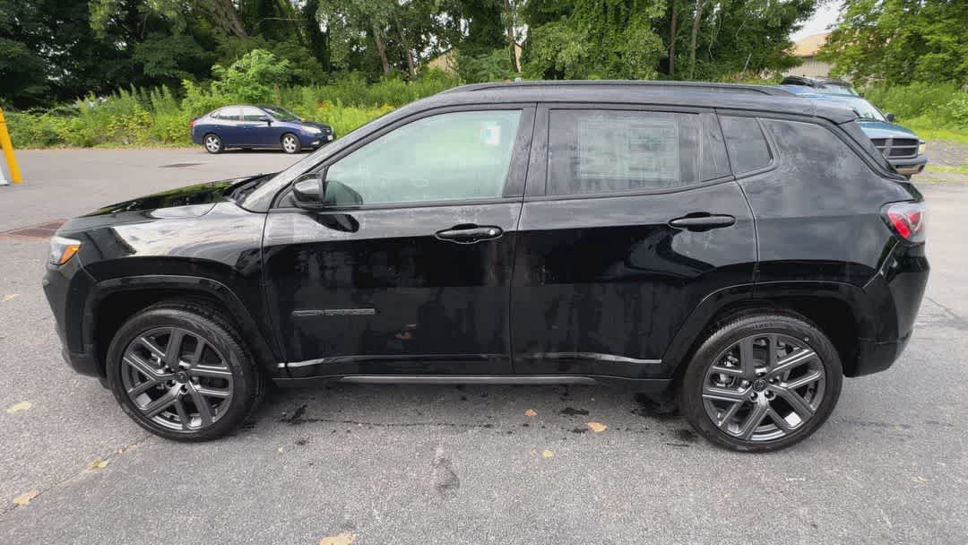 2025 Jeep Compass Limited photo 4