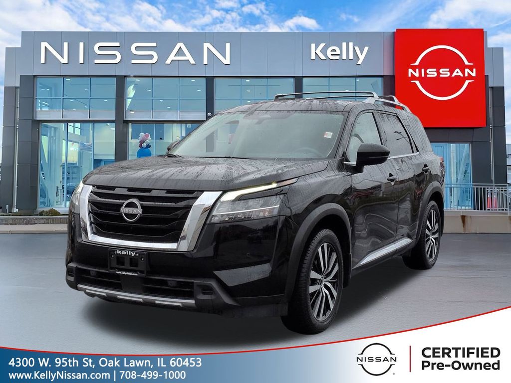2024 Nissan Pathfinder Platinum's photo