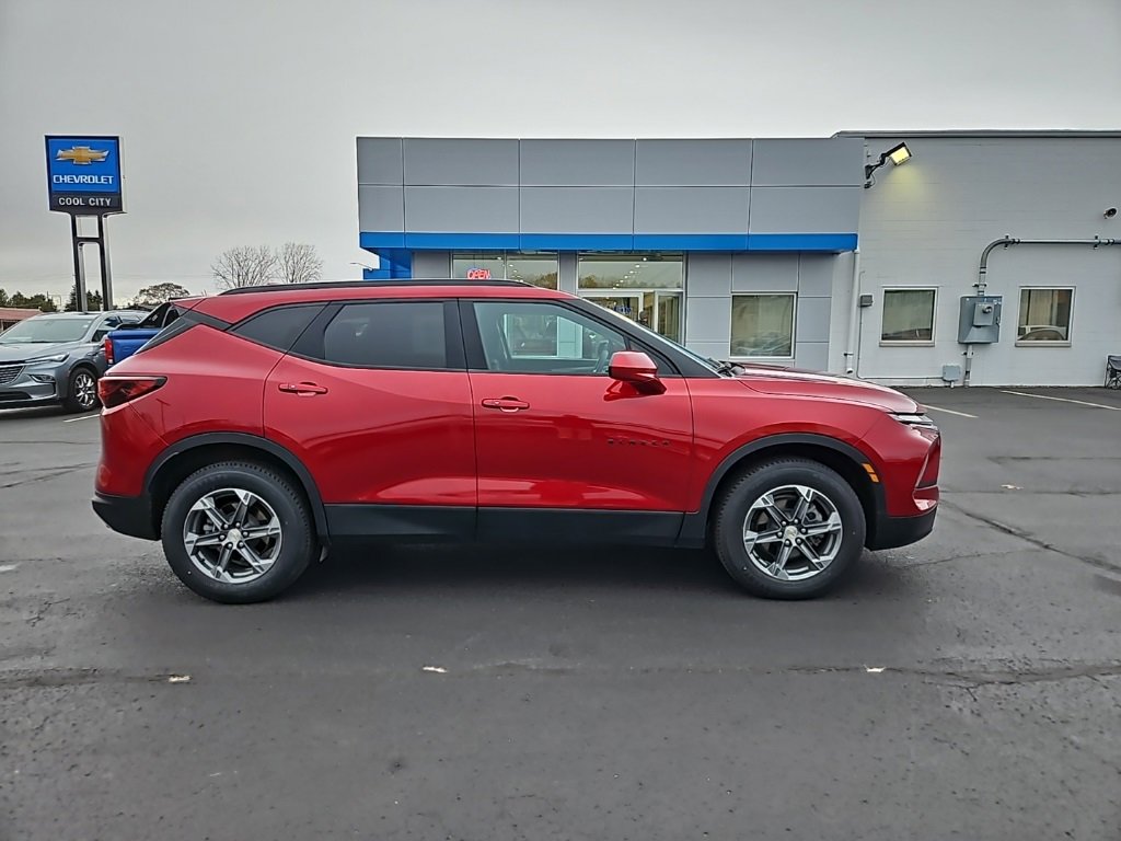 2023 Chevrolet Blazer 2LT photo 2