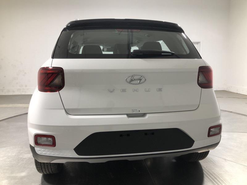 2026 Hyundai Venue SEL photo 4