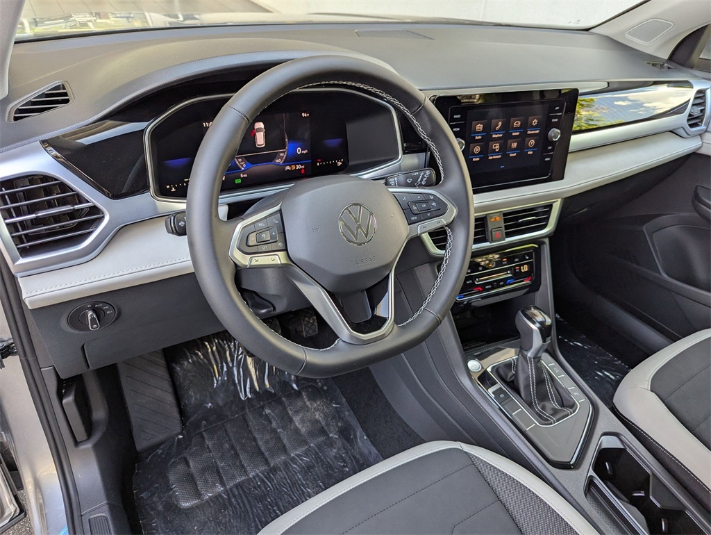 2025 Volkswagen Taos SE photo 9