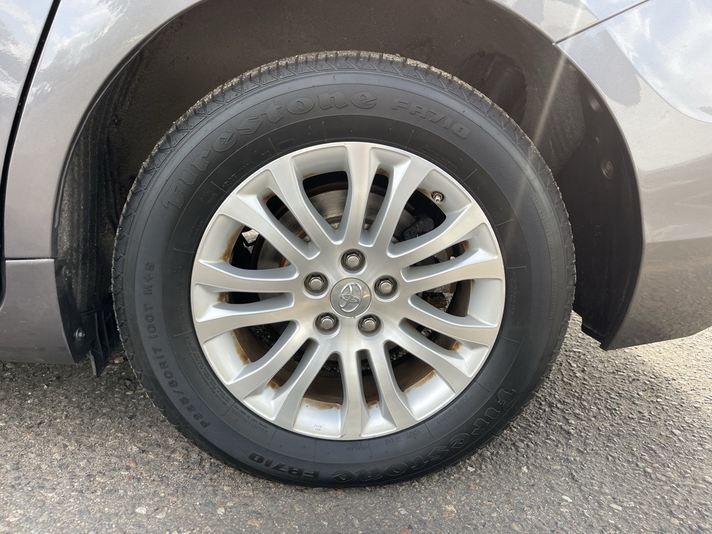 2017 Toyota Sienna XLE photo 18