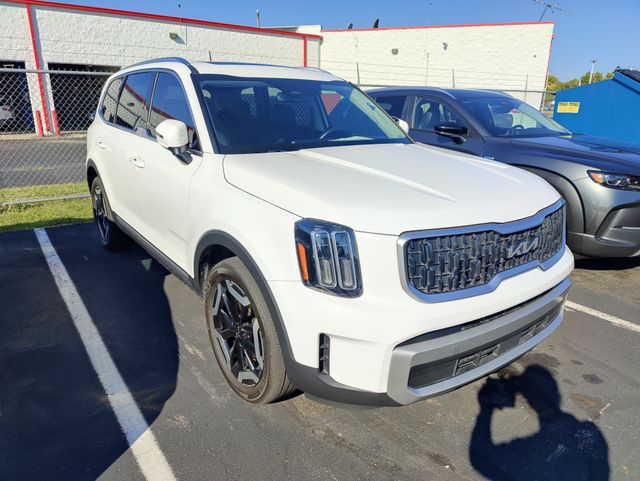 2023 Kia Telluride EX photo 2