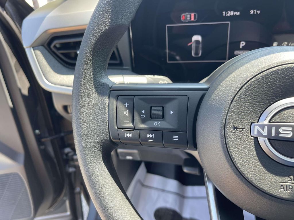 2026 Nissan Kicks SV photo 16