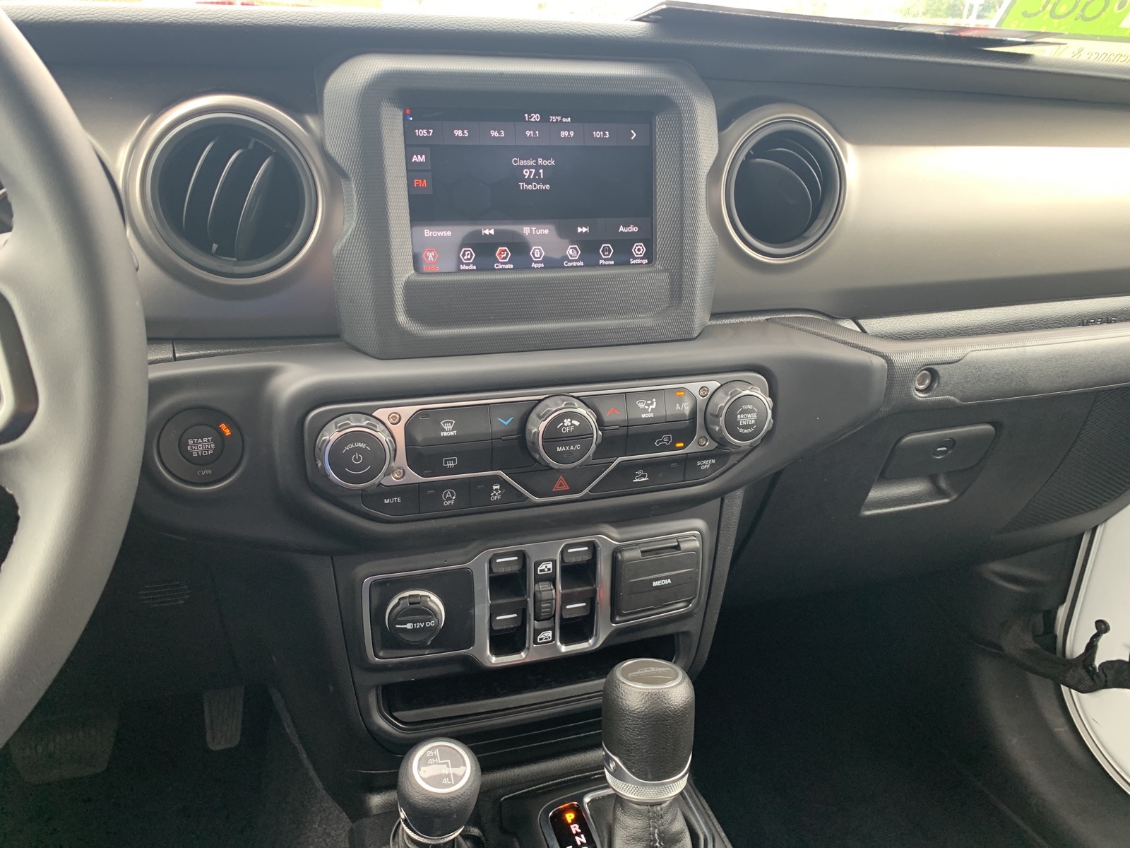 2023 Jeep Gladiator Sport photo 19