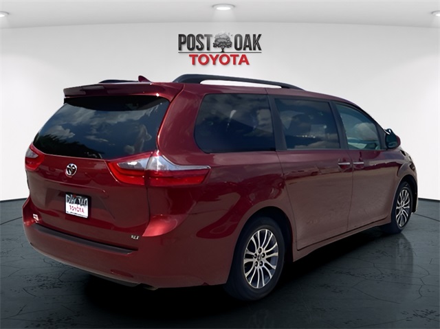 2020 Toyota Sienna XLE photo 8