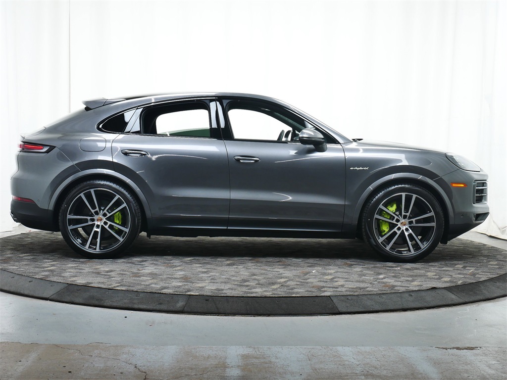 2025 Porsche Cayenne S E-Hybrid Coupe photo 7