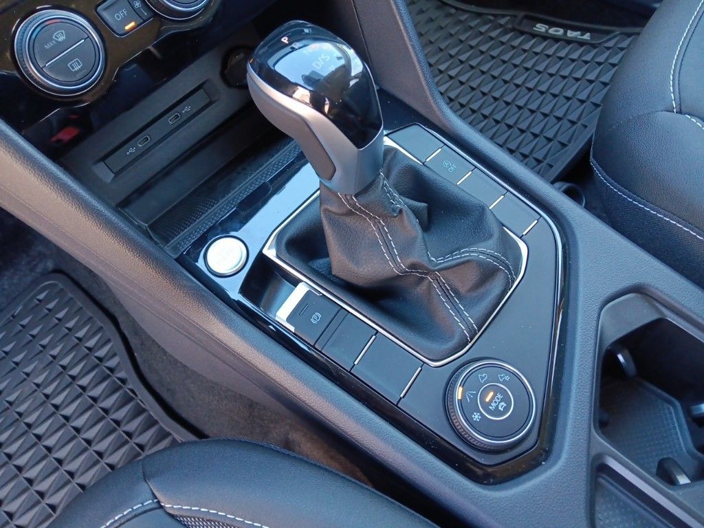 2024 Volkswagen Taos SE photo 21