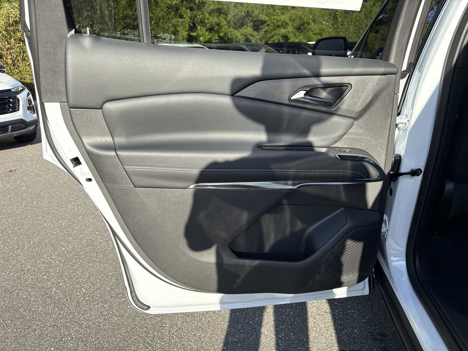 2026 Chevrolet Traverse photo 2