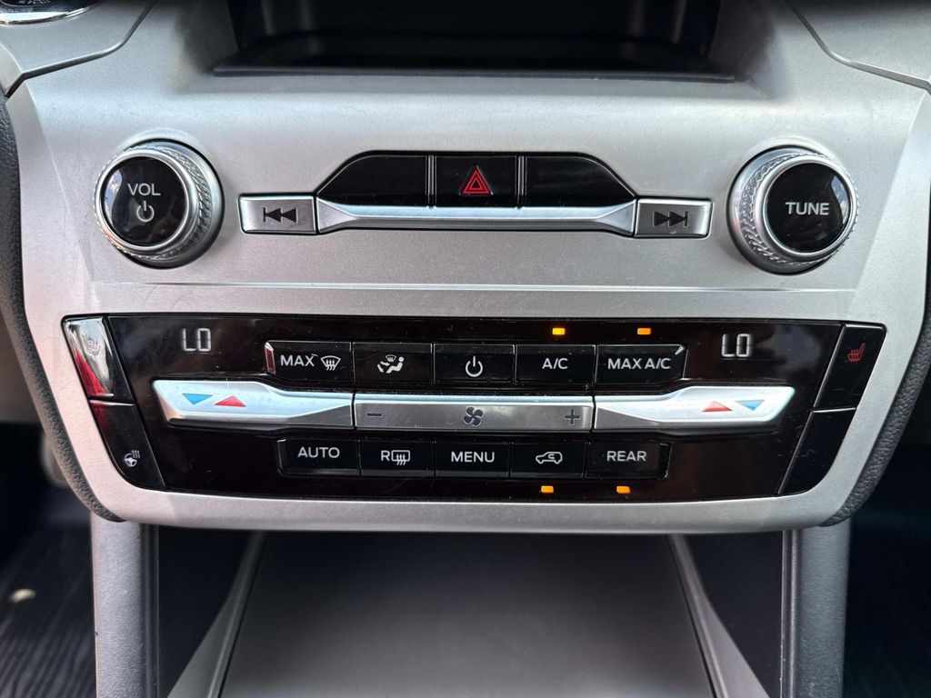 2021 Ford Explorer XLT photo 23
